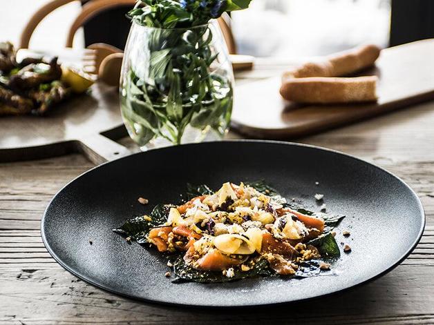 Maxwell Williams Caviar Oval Plate 25x16cm Black