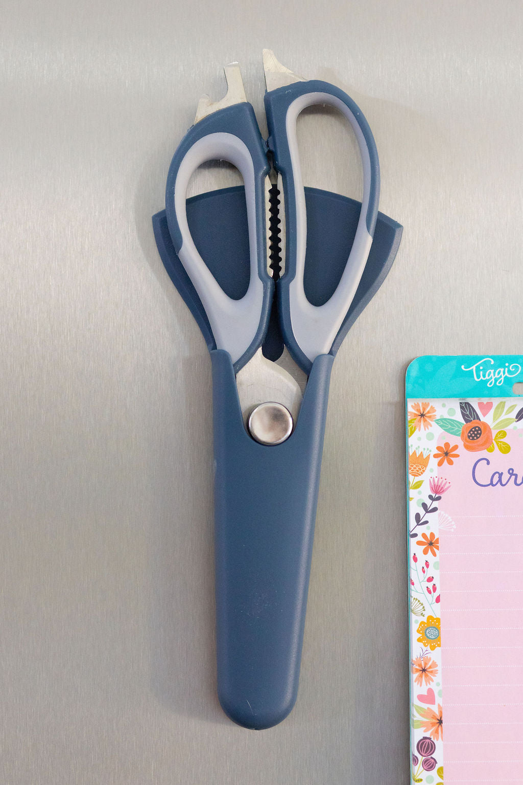 Kitchen Scissors with Cover Magnet