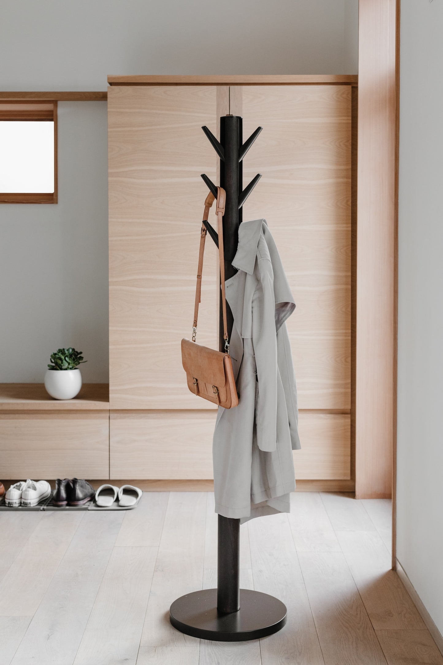 Umbra Flapper Coat Rack Black And Walnut