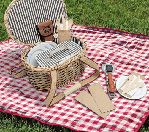 PICNIC BASKETS & RUGS