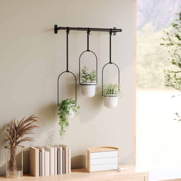 PLANTERS & GARDENING