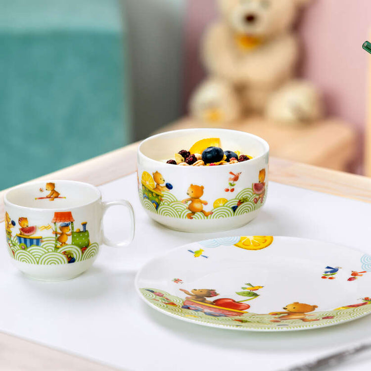 HAPPY & HUNGRY BEAR