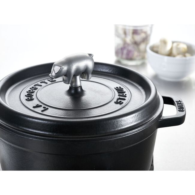 Staub Knob Pig