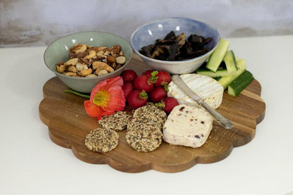 Wooden Round Board Scalloped Edge 36.5x1.5cm