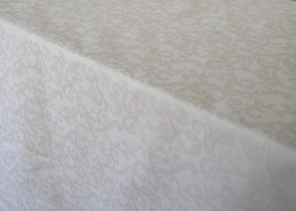 Tablecloth White China Swirl Round 230cm